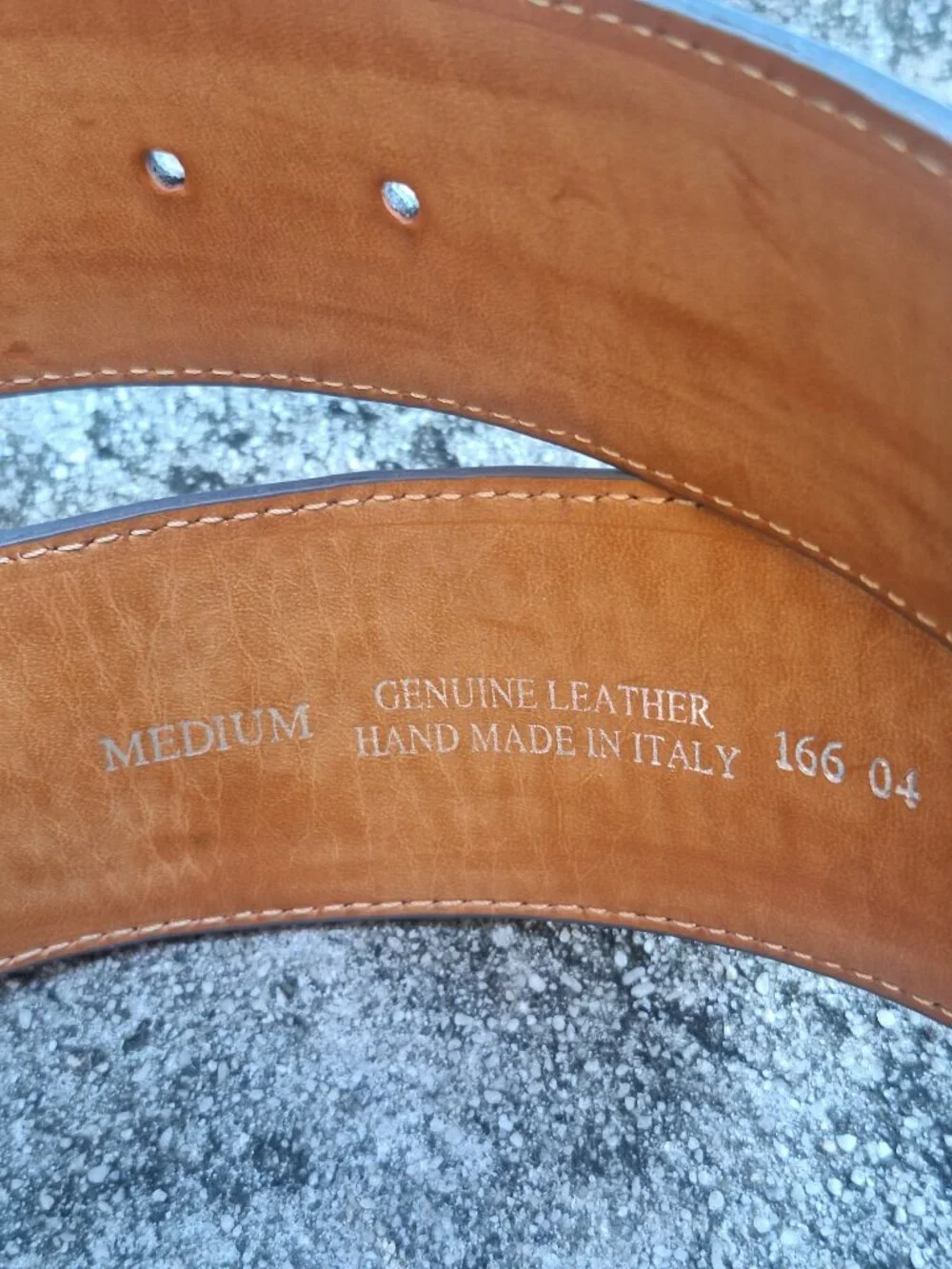 The Tailored Sportsman Wide C Belt M Leather Ostrich Grain Lt. Gray